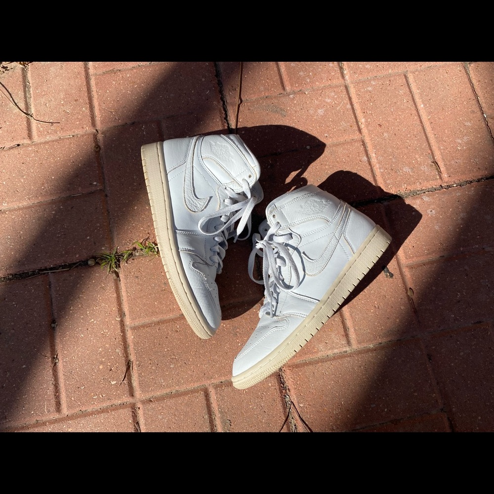 Air Jordan 1 Retro High Premium Pure Platinum/Desert Sand